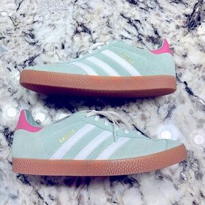 Adidas GAZELLE EUC kids 6/womens  8/eu 38.5
